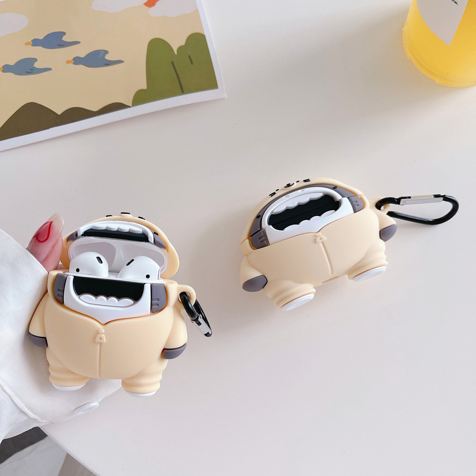 AirPods Beige Mini Monster Hoesje – Cartoon Fun Case